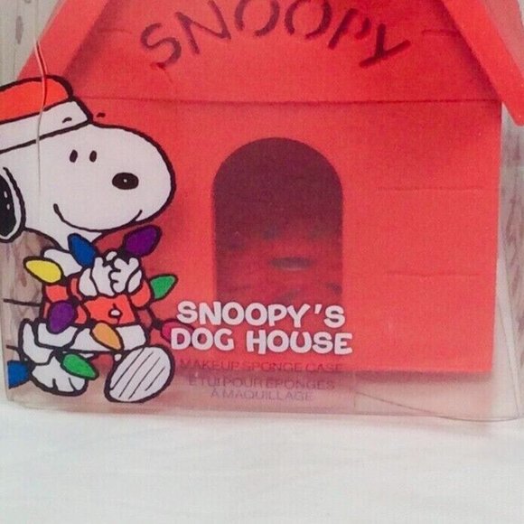 Peanuts x Wet n Wild Snoopy’s Dog House Makeup Sponge Case Limited Edition New - Picture 2 of 6